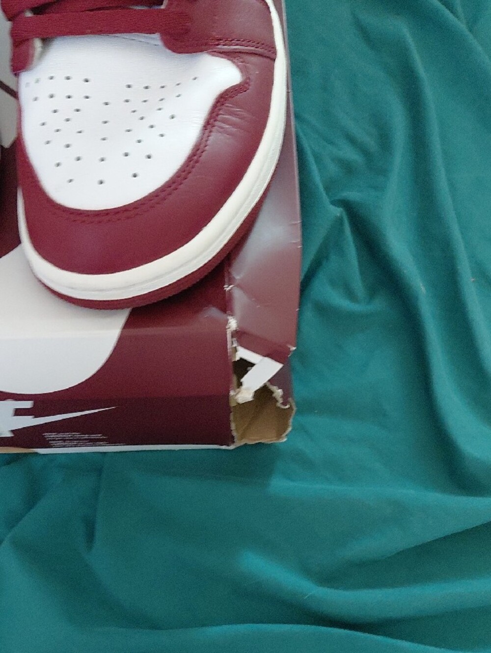 Nike Jordan 1 High Sneakers in White and Burgundy - Picture 8 of 8
